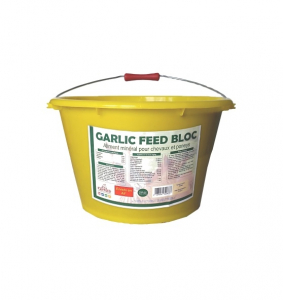 Aliment complément cheval Equifeed Garlic Feed Bloc - Seau à lécher de 20 kg